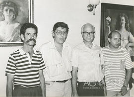 Manuel Garnacho con personas sin identificar