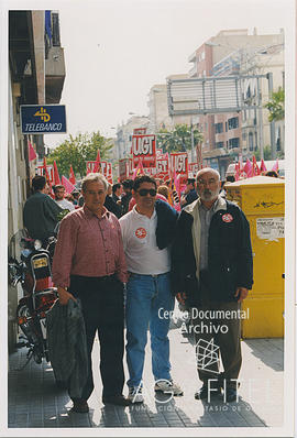 Concentración y ocupación de una oficina del INEM en la ciudad de Valencia