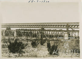 Construcción de un puente para el ferrocarril sobre el río Francolí