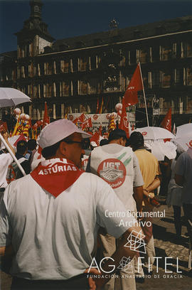 Concentración de delegados de UGT en la Plaza Mayor de Madrid para protestar contra la reforma laboral impuesta por el Gobierno