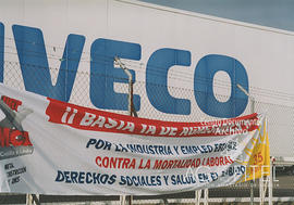 Huelga de trabajadores de Straparava Ibérica SL frente a la sede de Iveco